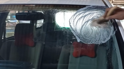 Mengatasi Masalah Jamur pada Kaca Mobil, Panduan Membersihkan dengan Tepat